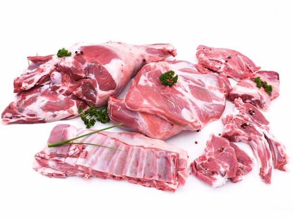 Un demi-agneau français (un gigot, une épaule, un demi-collier, une poitrine et 18 côtes)