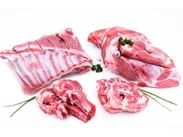 Un quart avant d'agneau une épaule, une poitrine, un demi-collier et 5 côtes)
